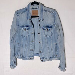 Levi's Classic Light Wash Blue Denim Trucker Style Jean Jacket S